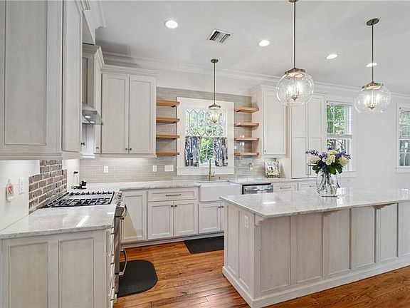 5th image of 8227 Burthe St