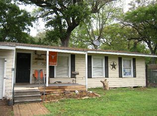 201 Jasmine St, Lake Jackson, TX 77566