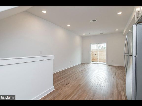 4th image of 2153 N Franklin St #1