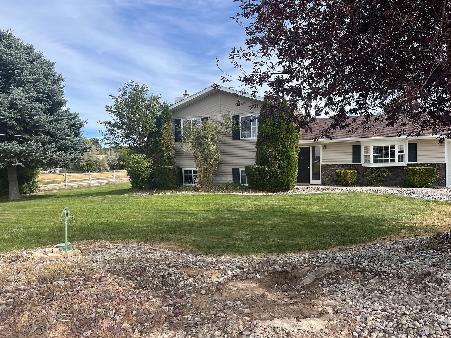3 bed, 2.5 bath, 2136 sqft, $2,500 — Photo 2