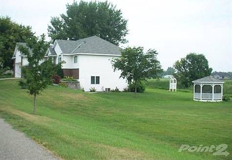 Huge yard surrounds walkout rambler
