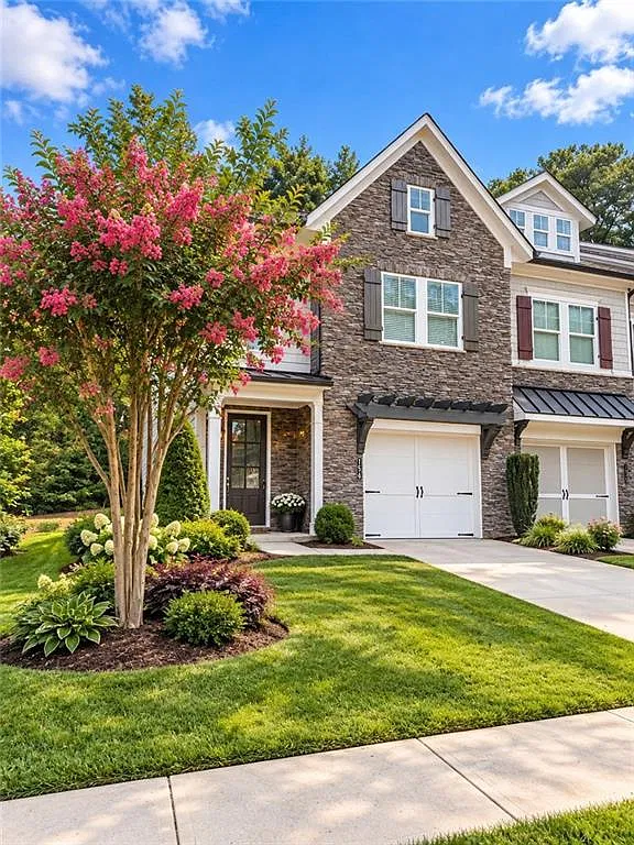 3 bed, 2.5 bath, 2022 sqft, $3,000 — Photo 1