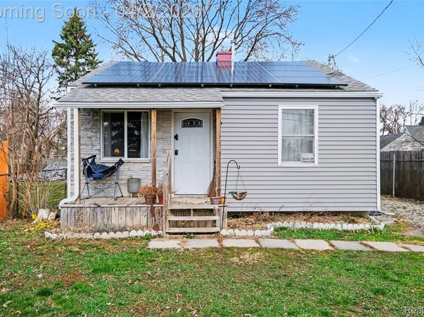 1233 Carman St, Burton, MI 48529