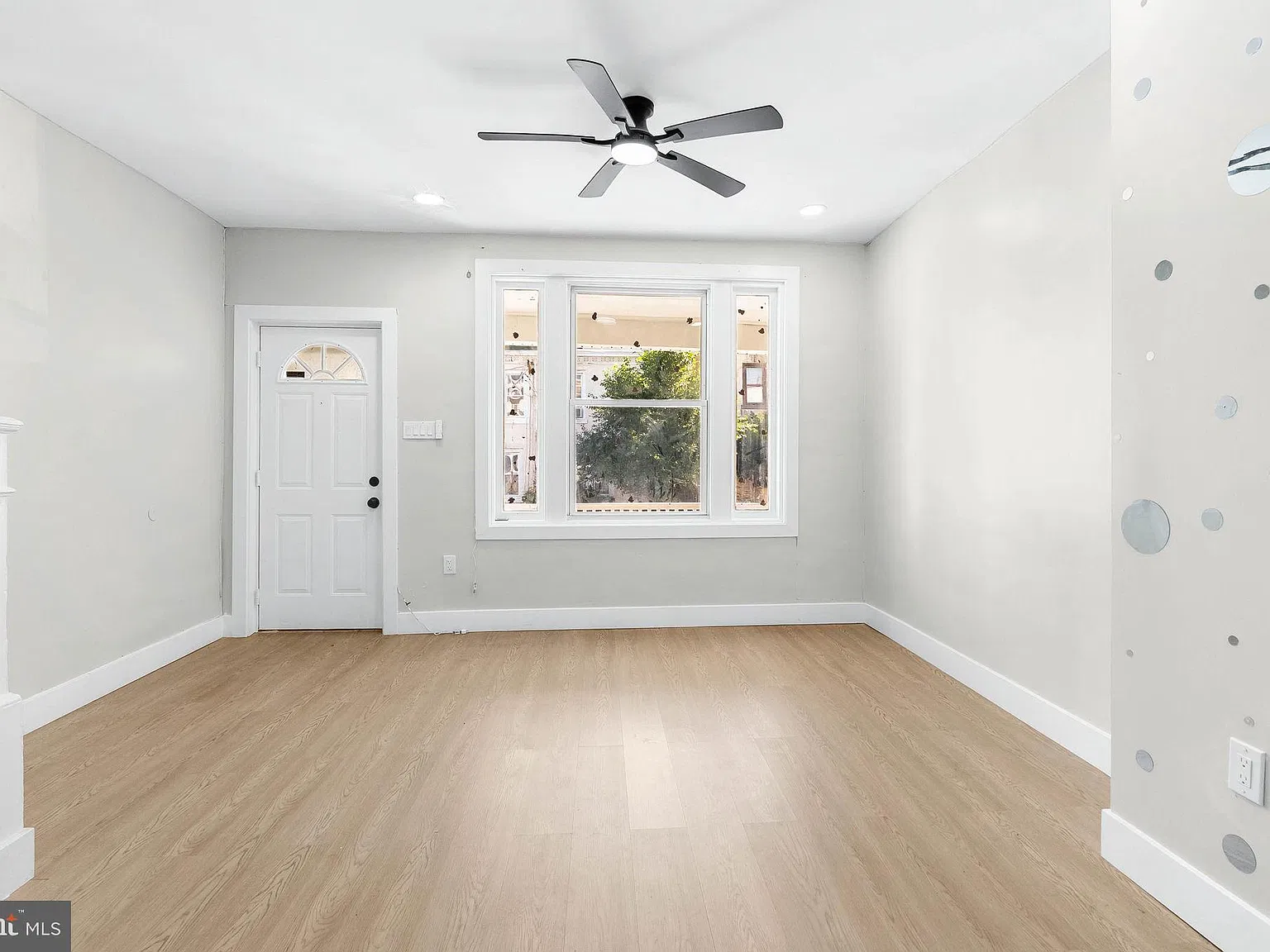 3 bed, 1.5 bath, 1080 sqft, $1,850 — Photo 3