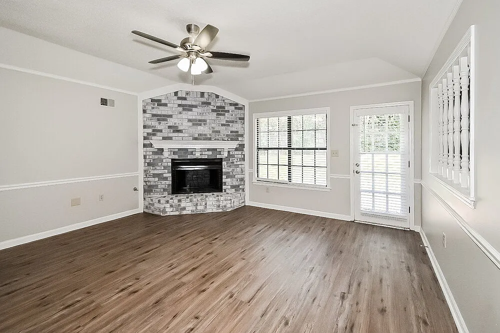 3 bed, 2.0 bath, 1446 sqft, $1,635 — Photo 4