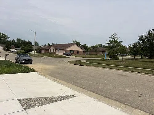 3 bed, 1200 sqft, $2,500 — Photo 2