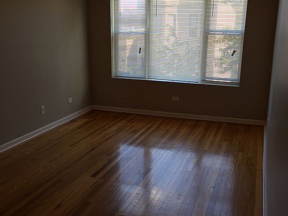 2nd image of 4042 S Calumet Ave APT 3N