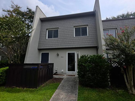 2nd image of 904 Ventura Pl