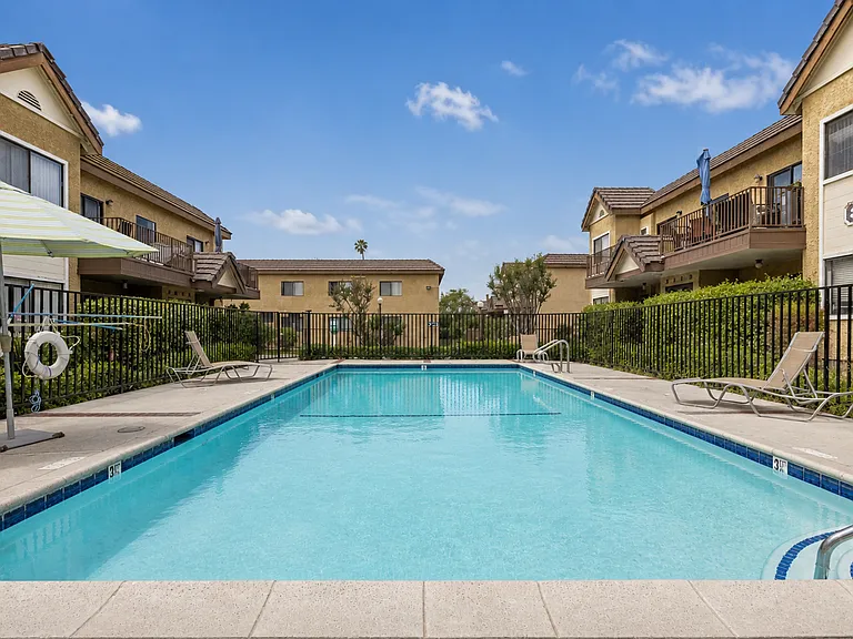 Monrovia Villas Apartments — Photo 4