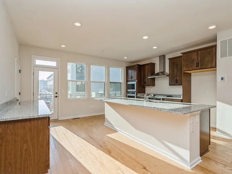 103 Vaughn Dr — Photo 7