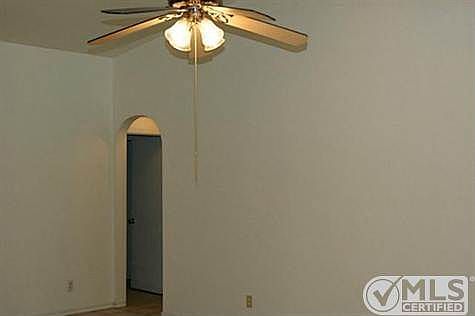 4th image of 3444 Glenwood Ln