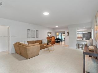 7266 Jacaranda Ln, Miami Lakes, FL 33014