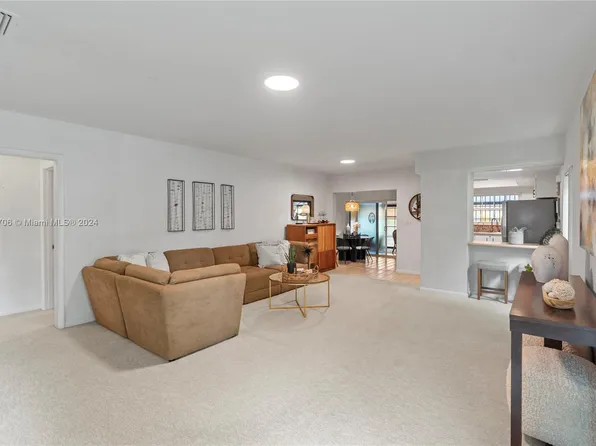7266 Jacaranda Ln, Miami Lakes, FL 33014