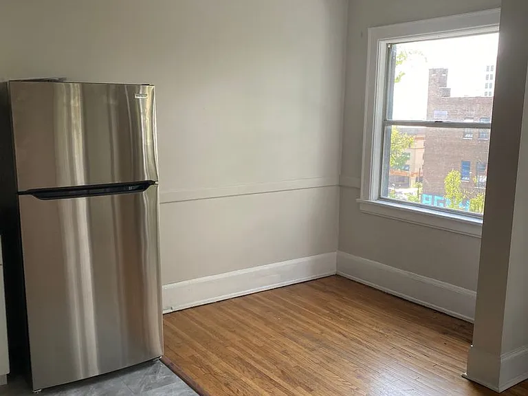 8th Street Apartments — Photo 10