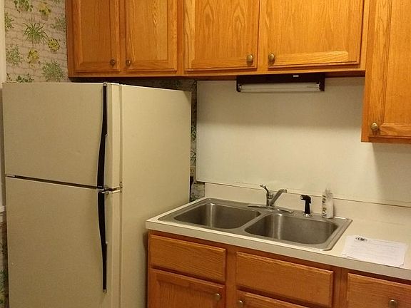 5th image of 209 Park Dr N APT 4