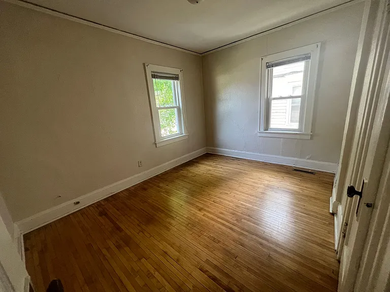 240 Irving Ave North — Photo 6
