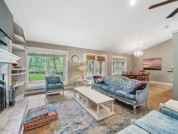 5th image of 370 Ridge Rd