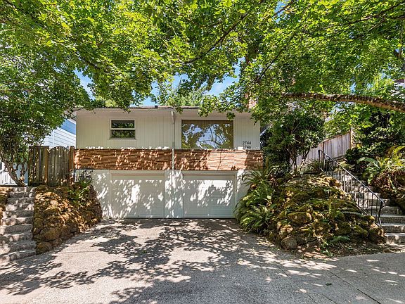 3rd image of 2746 SE 31st Ave