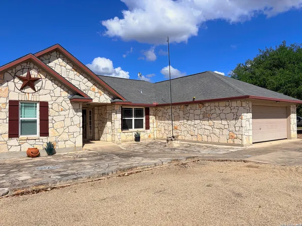 129 RAPIDS CIR, Bandera, TX 78003