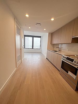4th image of 3 Court Sq APT 4906