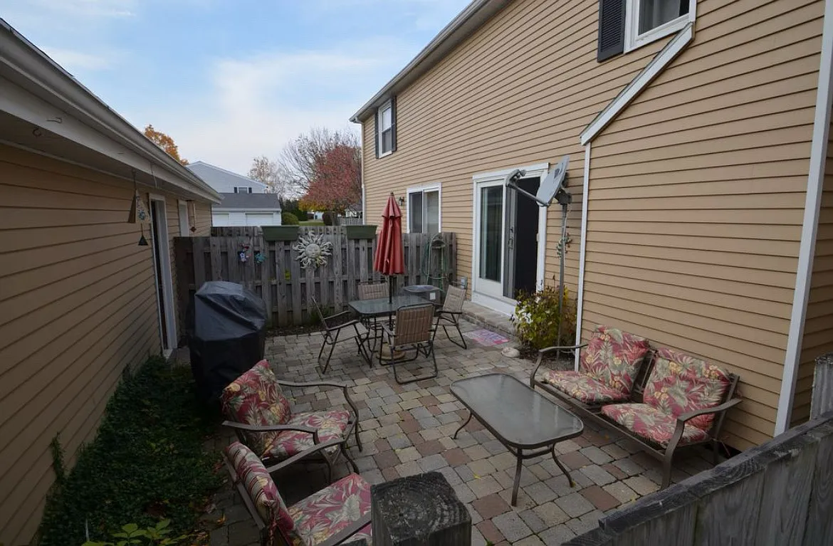 20 Clearfield Dr — Photo 3