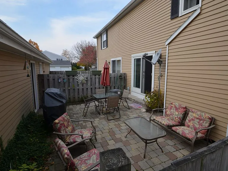 20 Clearfield Dr — Photo 3
