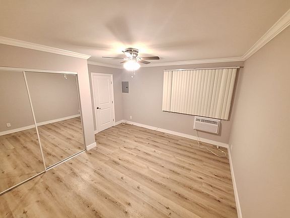 5th image of 13813 Oxnard St APT 208