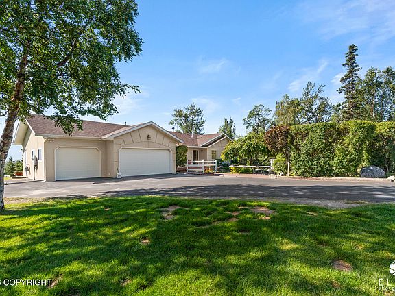 3rd image of 1250 N Lani Dr