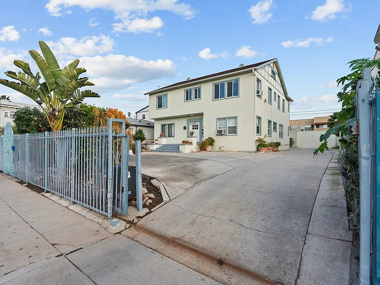 1322 S Van Ness Ave #1 — Photo 3