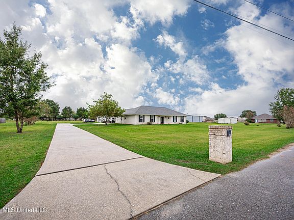 3rd image of 15405 Drake Ln