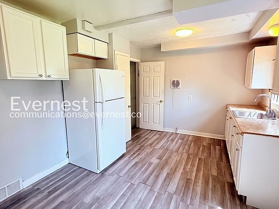 5th image of 15380 Meyers Rd