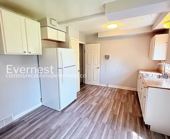 15380 Meyers Rd — Photo 5
