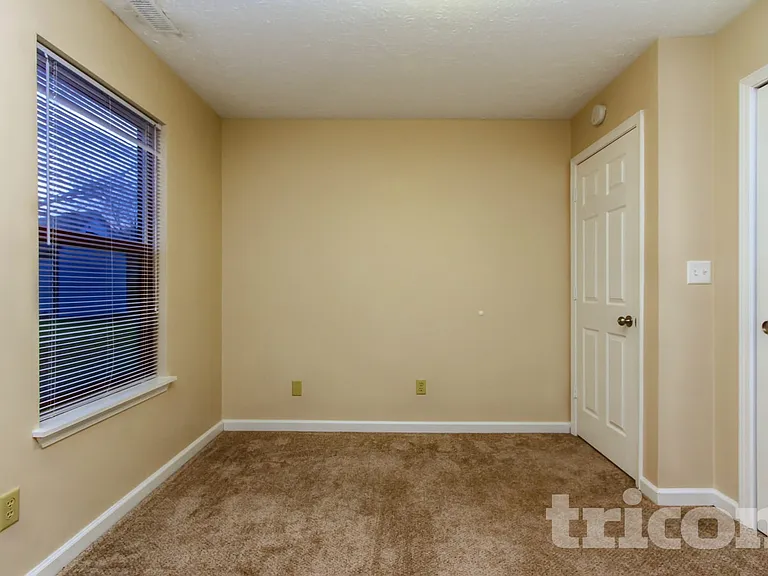 5706 Nodlehs Ct — Photo 12
