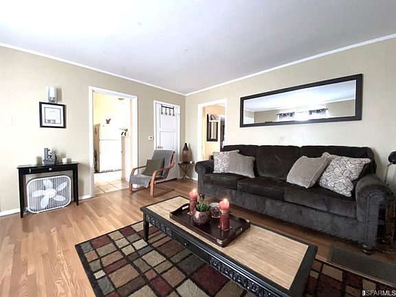 5th image of 34 Beverly St