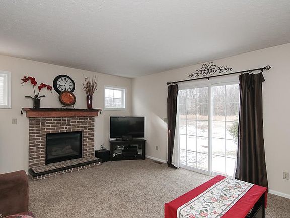 4th image of 348 Angela Ln