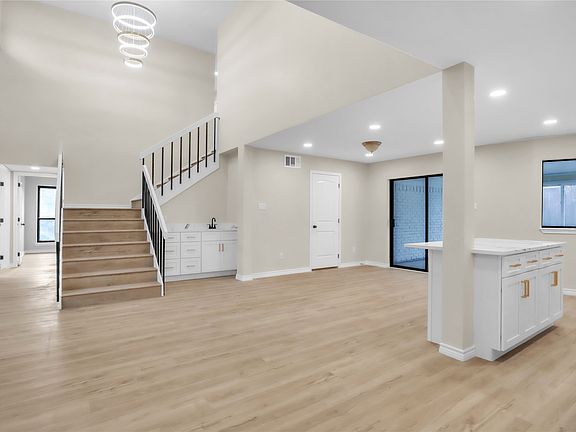 4th image of 600 Flintridge Ct