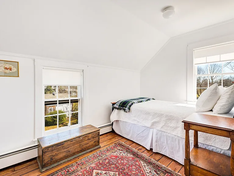32 Sag Harbor Tpke — Photo 12