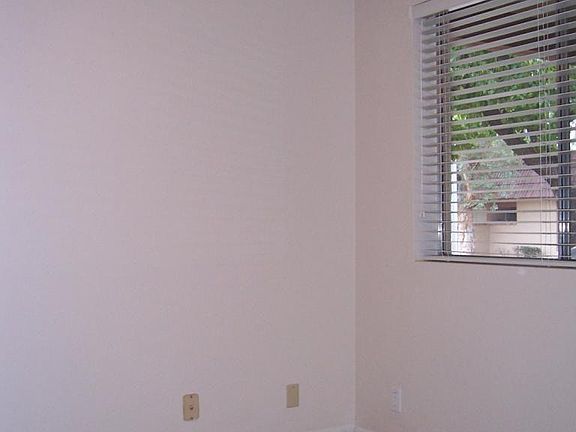 2nd image of 502 W Tonopah Dr
