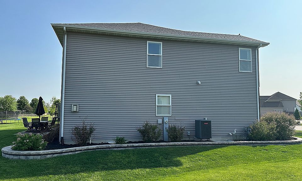 2nd image of 1620 Walden Cres