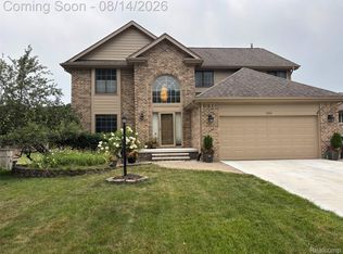 530 Lexington Dr, Rochester Hills, MI 48307
