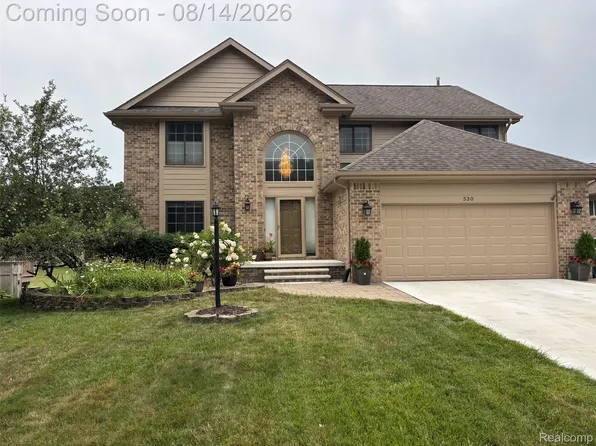 530 Lexington Dr, Rochester Hills, MI 48307