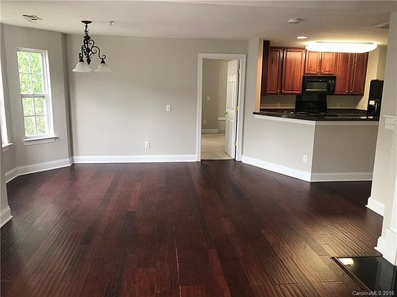 4th image of 6439 Park Pond Dr