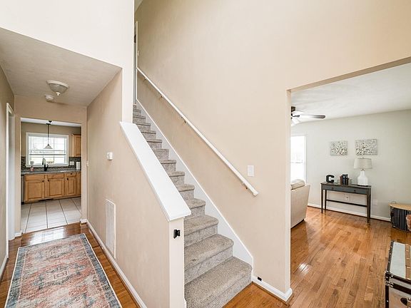 2nd image of 1836 Vista Cir