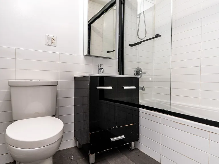 886 Jefferson Ave #B — Photo 8