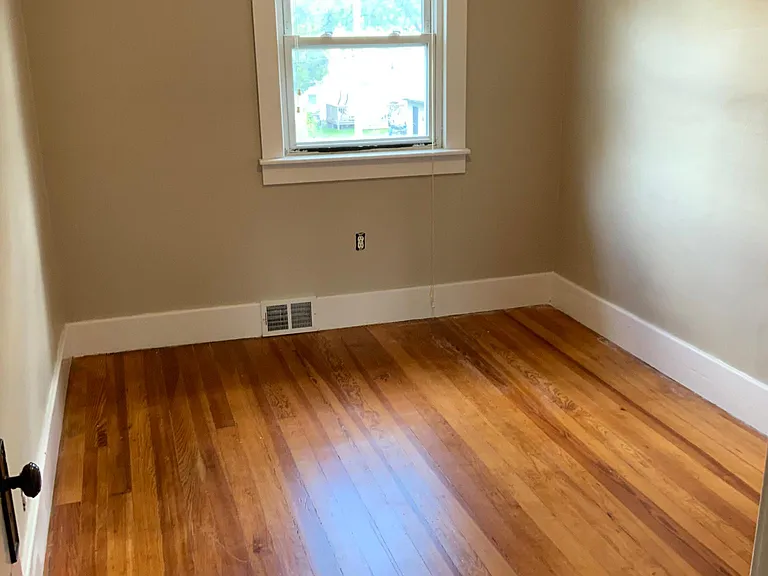 1660 Oxford Rd — Photo 7