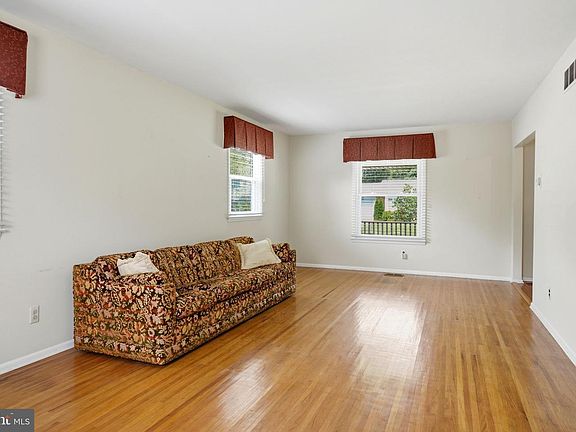 5th image of 320 Macclelland Ave