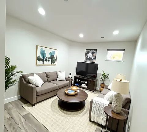 2nd image of 1946 Overland Ave #201