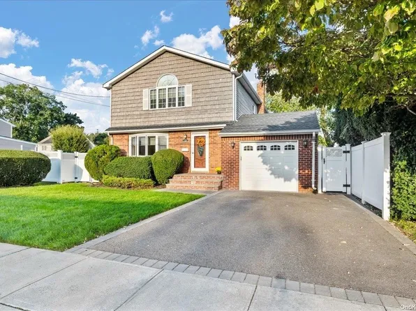 154 N Windhorst Avenue, Bethpage, NY 11714