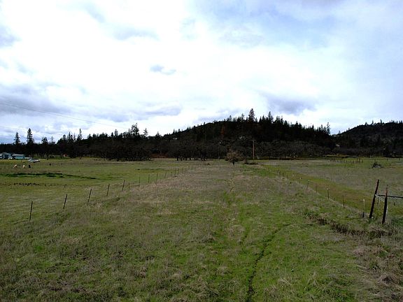 3rd image of 509 Rogue River Dr