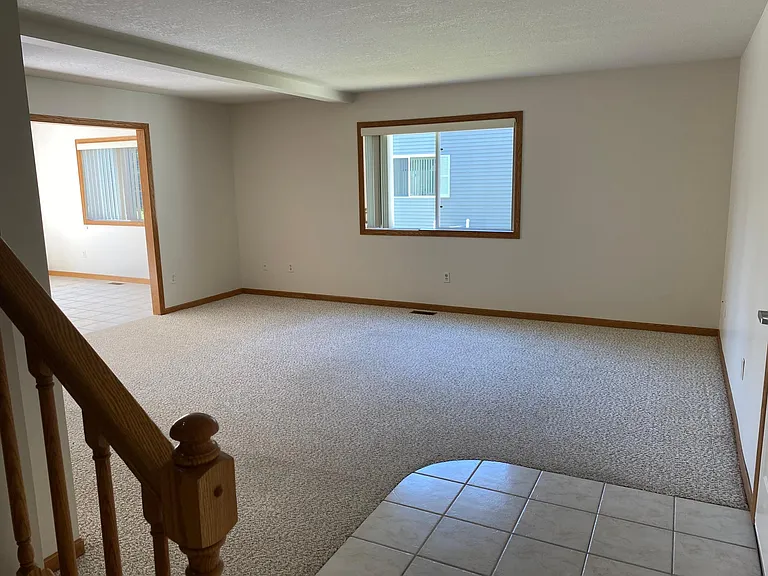 6214 Elliott Ct — Photo 8